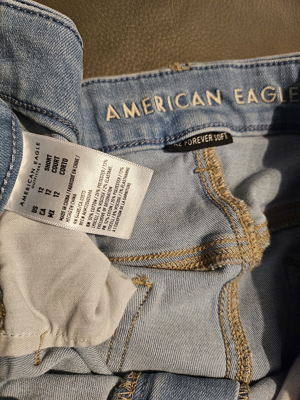 American Eagle Distressed Light Wash Jeans | High Rise | Size 12 | Never worn - Picture 3 of 3